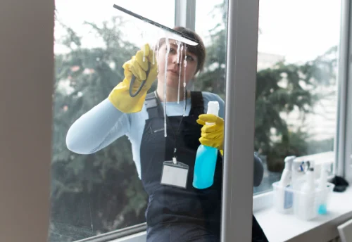 Nettoyage de vitres intérieures et extérieures au Rouget-Pers